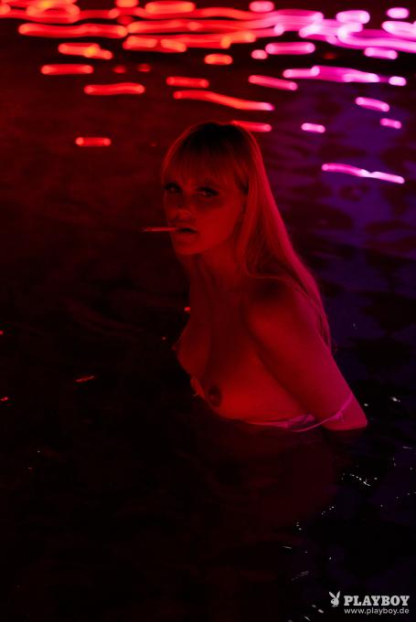 image hosted at ImgTaxi.com