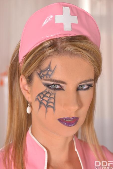 53371002.jpg image hosted at ImgTaxi.com