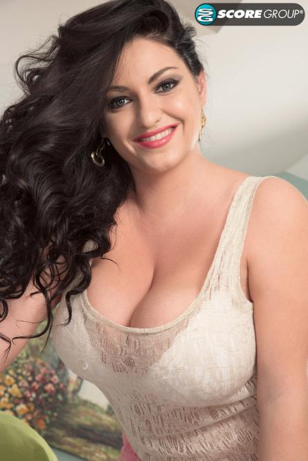 juliana-simms-voluptuous-covergirl-scoreland-2.jpg image hosted at ImgTaxi.com