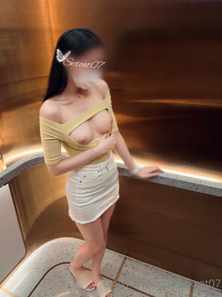 image hosted at ImgTaxi.com