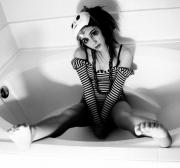 Ariana-Grande-s-Legs-And-Feet077354431481794554.jpg image hosted at ImgTaxi.com
