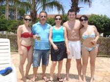 Silvana Fonseca de biquini com familia.jpg image hosted at ImgTaxi.com