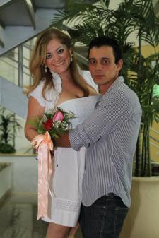 Julia Vasquez retardada e casada em 2013 - 14.jpg image hosted at ImgTaxi.com