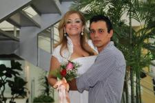 Julia Vasquez retardada e casada em 2013 - 15.jpg image hosted at ImgTaxi.com