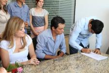 Julia Vasquez retardada e casada em 2013 - 24.jpg image hosted at ImgTaxi.com