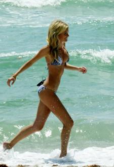 MMbikinicandid006.jpg image hosted at ImgTaxi.com