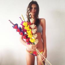 ratajkowski0001.jpg image hosted at ImgTaxi.com