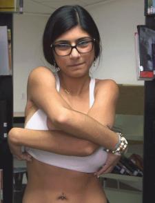 Mia-Khalifa-GIF-Porn-Showing-Tits.gif image hosted at ImgTaxi.com