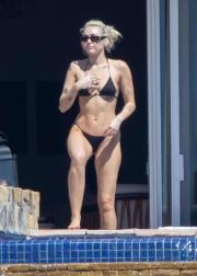 Miley Cyrus bikini szexi