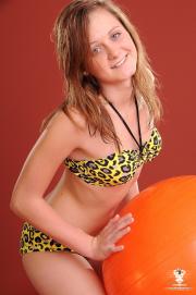 krystal-140-034.jpg image hosted at ImgTaxi.com
