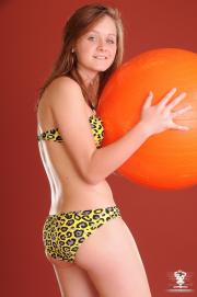 krystal-140-052.jpg image hosted at ImgTaxi.com