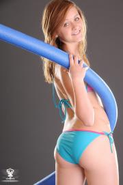 krystal-136-020.jpg image hosted at ImgTaxi.com