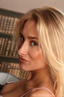 image hosted at ImgTaxi.com